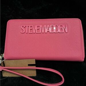 NWT Steve Madden BEVIEE PINK Clutch Wallet
Wristlet Zip Around